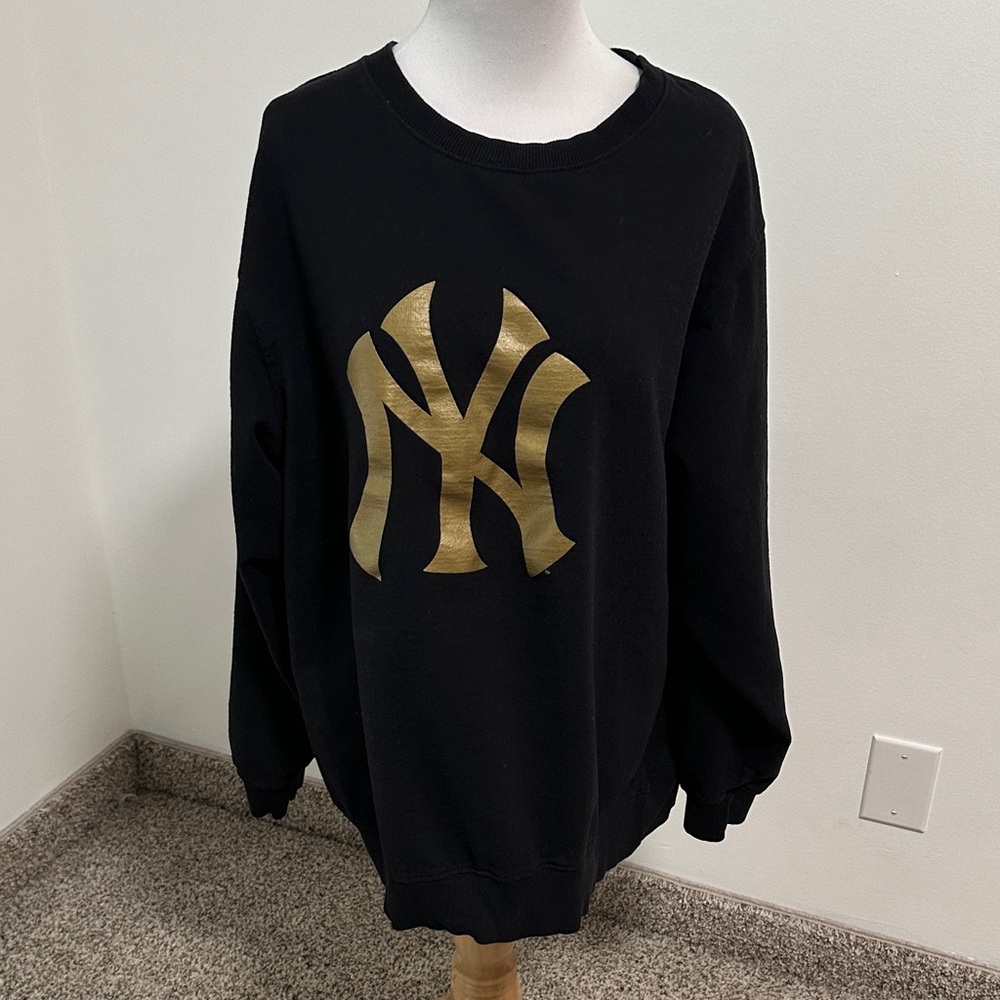 🧁 Stitches NY Sweatshirt